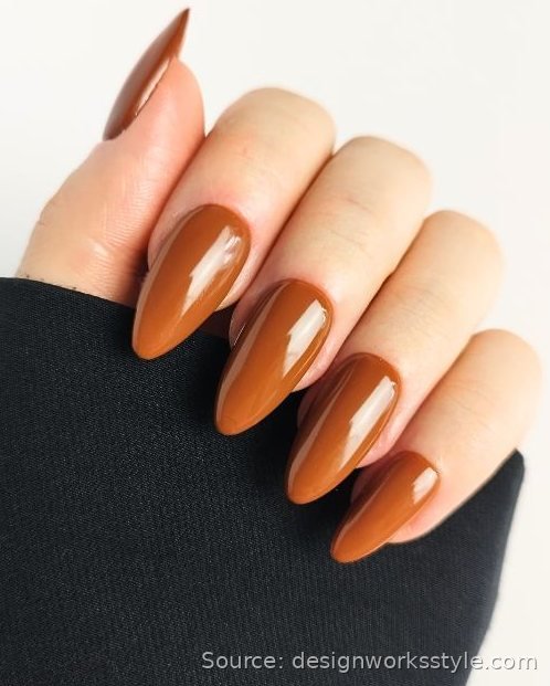 Warm caramel brown nails on stiletto shape