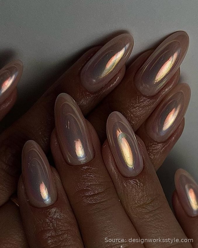Nude nails with iridescent pearl chrome finish