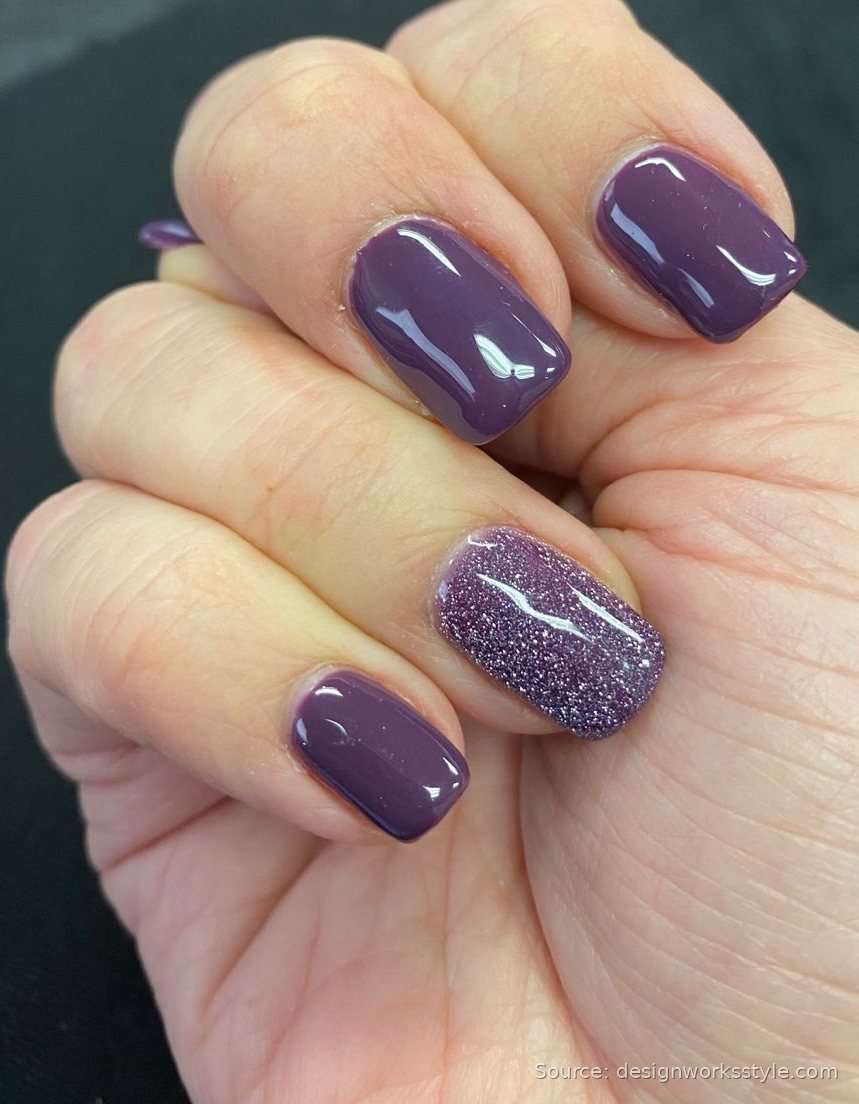 Plum short nails with one glitter accent nail