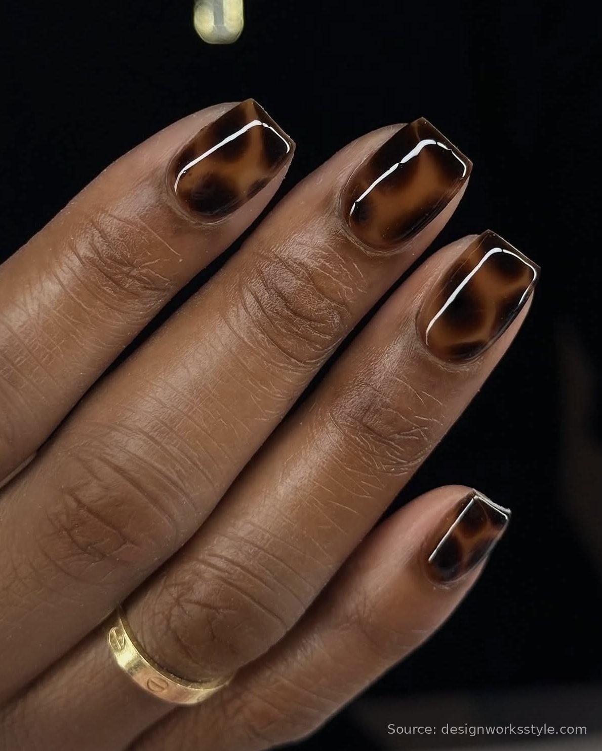 Tortoiseshell nails on short square nails